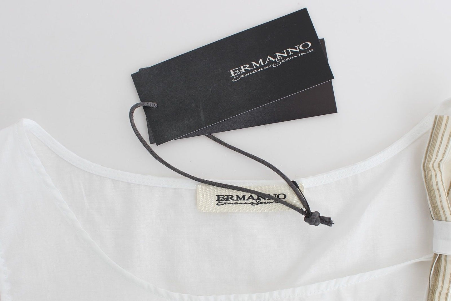 بلوزة أنيقة بدون أكمام مزينة بفيونكة باللون الأبيض من Ermanno Scervino