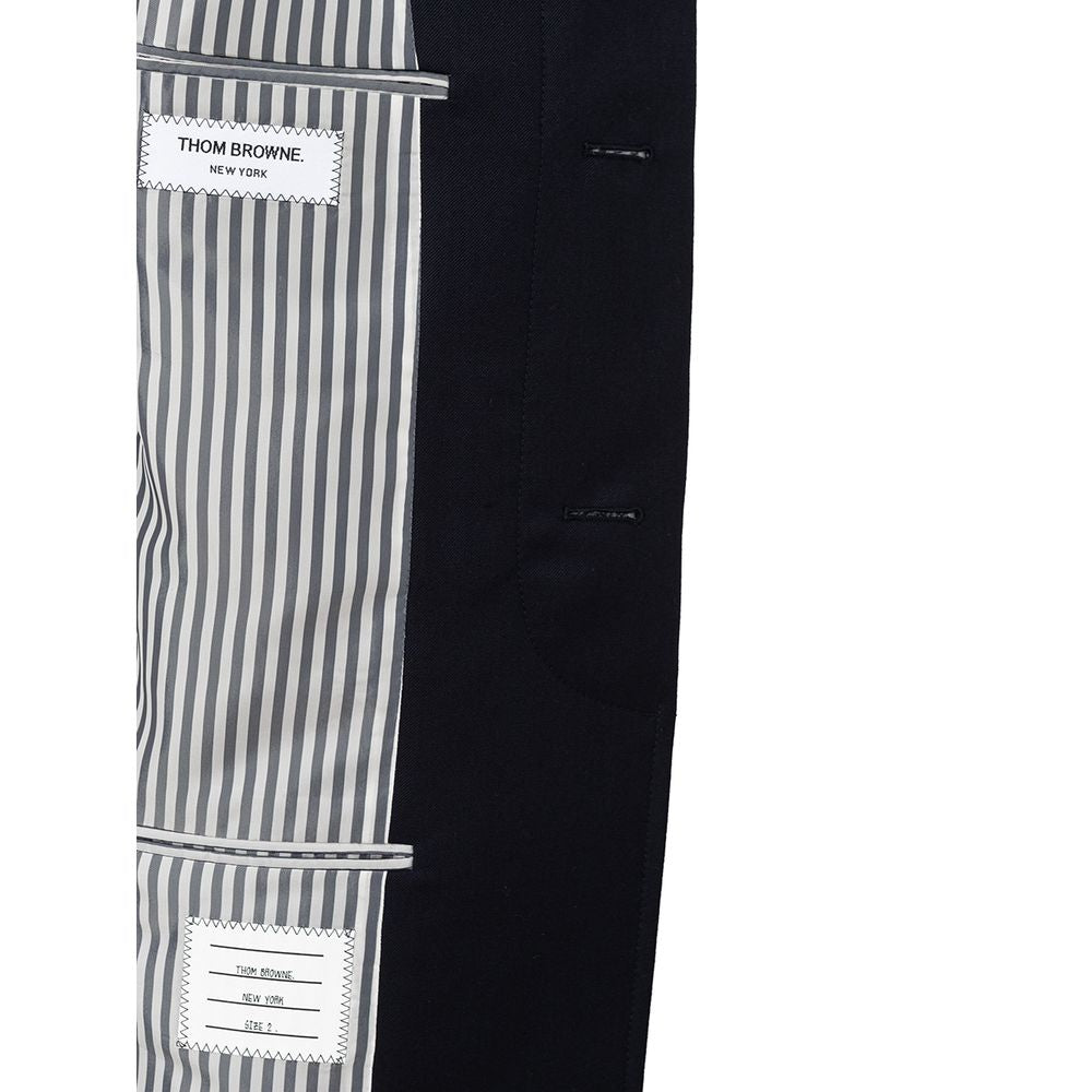 سترة صوفية أنيقة من Thom Browne باللون الأزرق المميز
