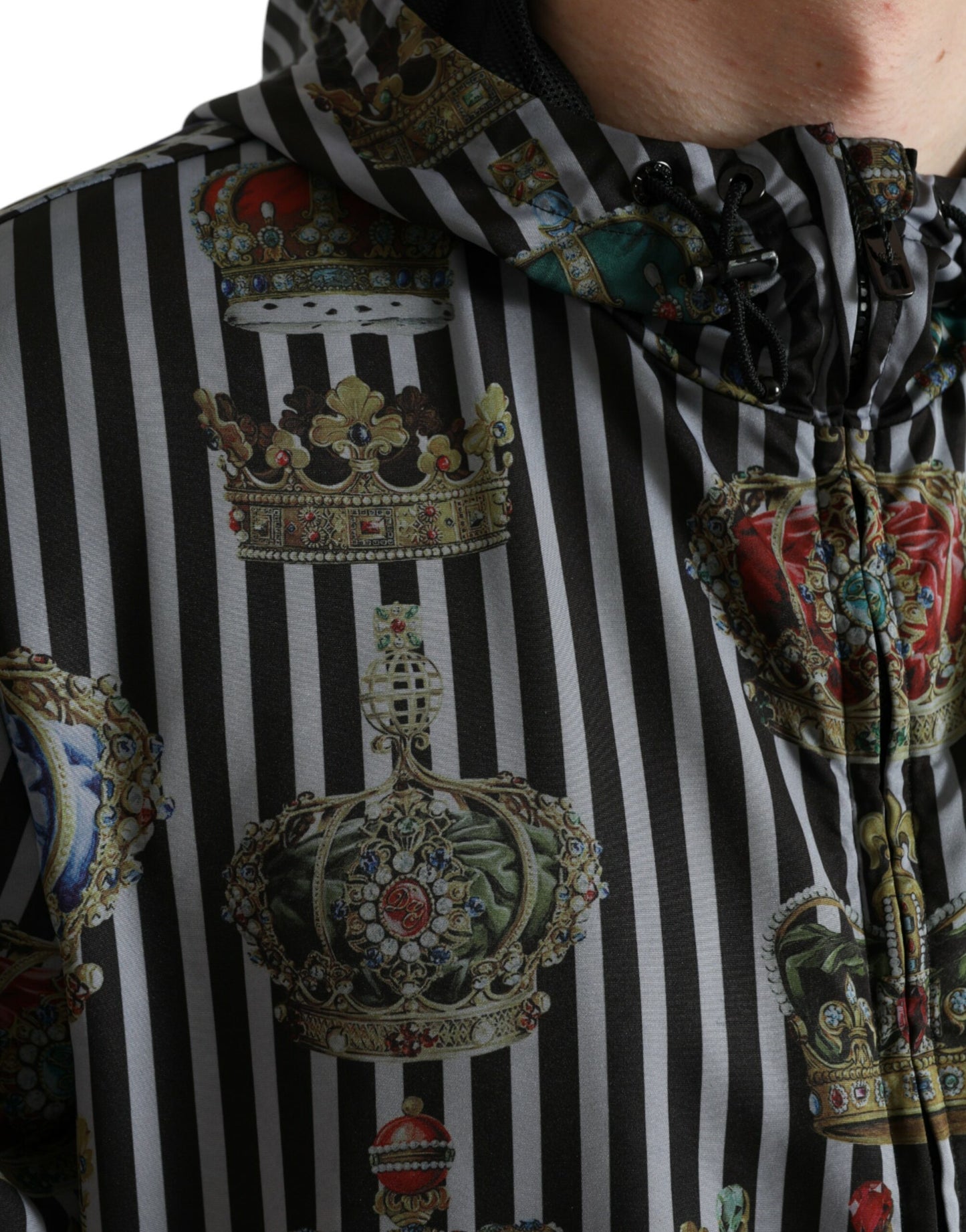 سترة Dolce &amp; Gabbana أنيقة باللونين الأبيض والأسود بغطاء رأس